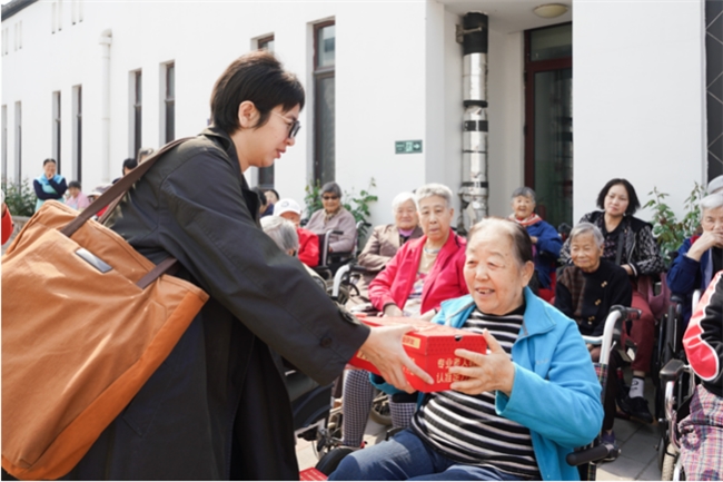 爱在每一步：足力健母亲节赠鞋活动，礼意满满情更浓