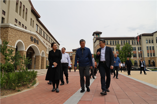 民进中央领导一行赴学大教育集团旗下大连文谷双语学校