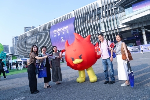 外滩大会“碰一下”，一场年轻消费者与绝味的双向奔赴